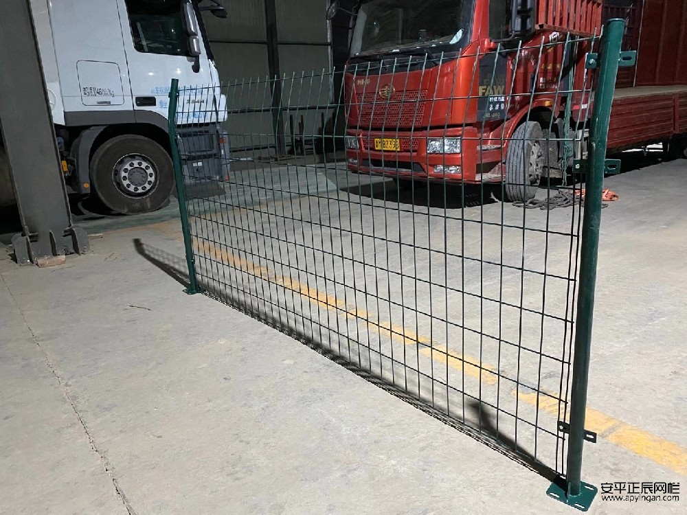 1米5高圍墻鐵絲網