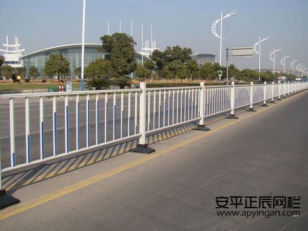 市政道路護欄生產(chǎn)廠家
