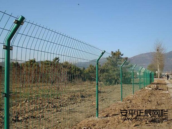 鐵網圍地護欄網多少錢一米