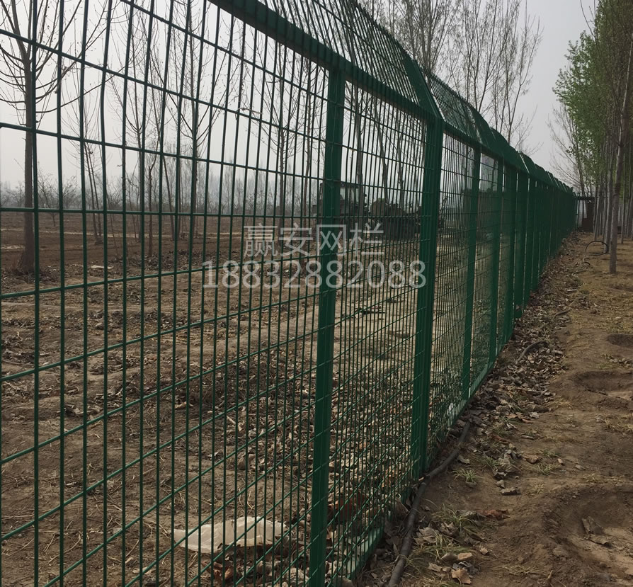 鐵絲護欄網(wǎng)