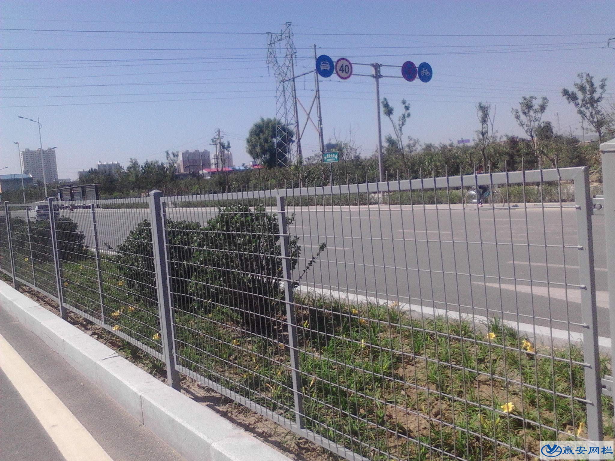 金屬護(hù)欄網(wǎng)