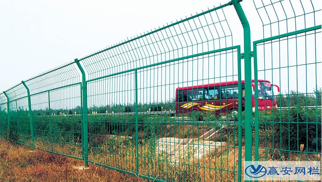 高速公路的護(hù)欄網(wǎng)