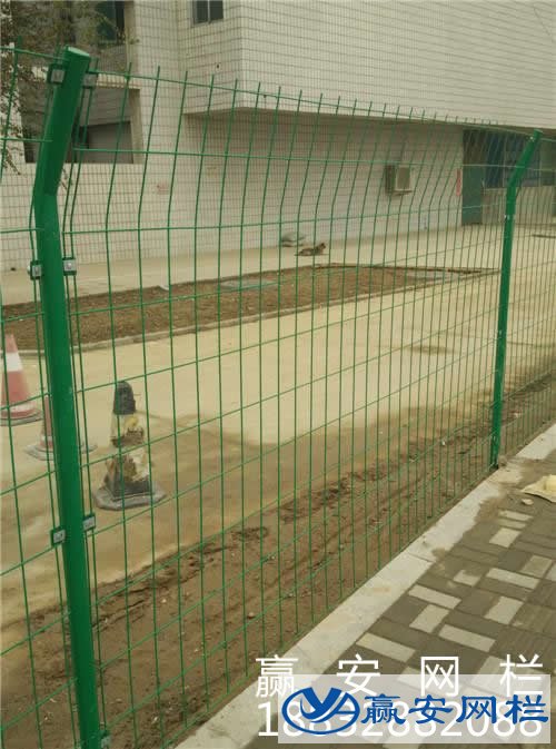 鐵絲圍欄網(wǎng)