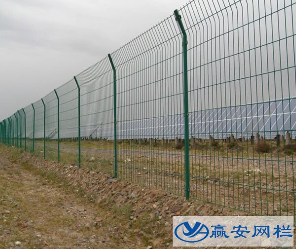 綠色鐵絲圍欄網(wǎng)