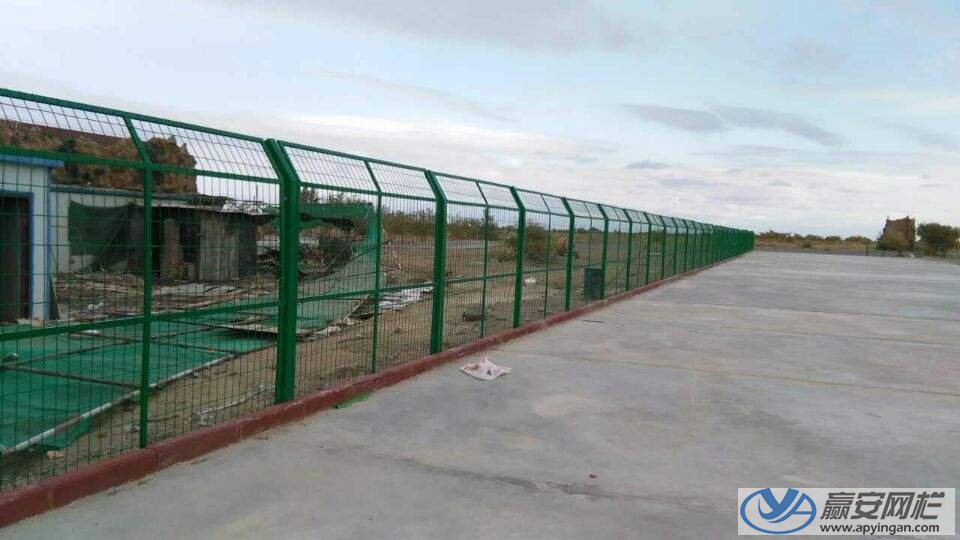 圈地鐵絲圍欄網(wǎng)
