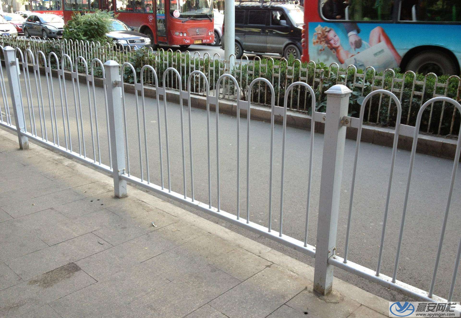 京式交通護(hù)欄