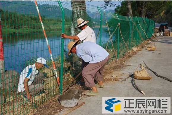 雙邊絲護欄網(wǎng)安裝