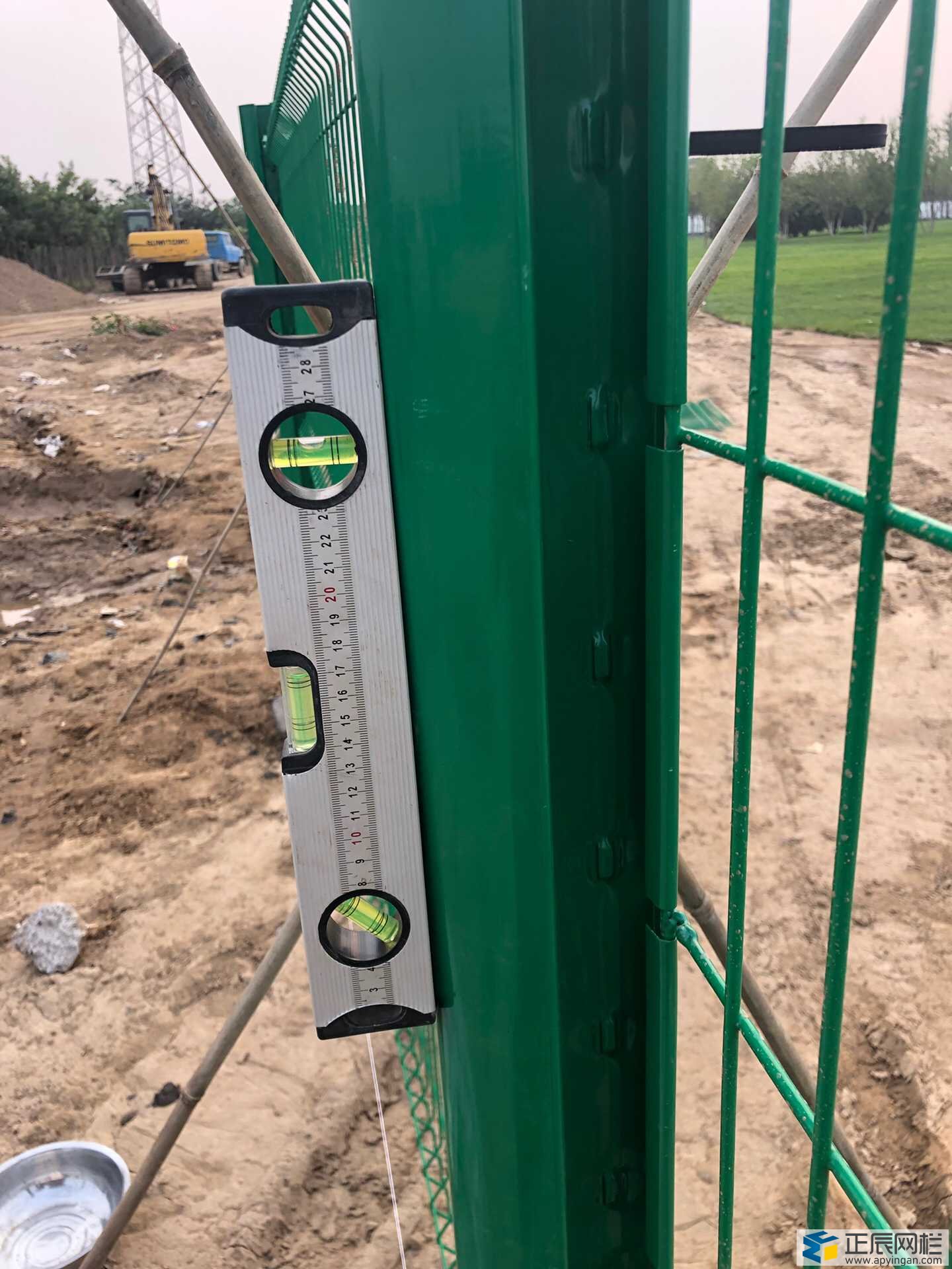 雙邊絲護欄網(wǎng)安裝