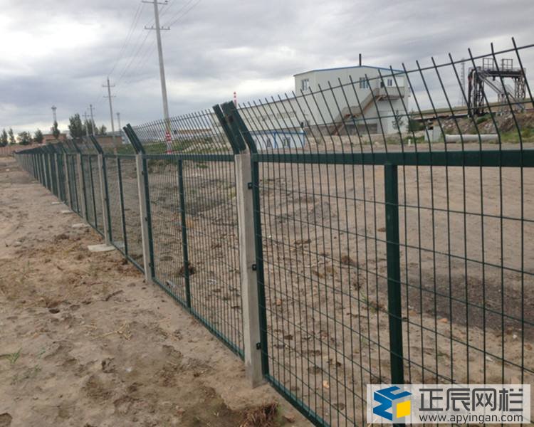 鐵路護欄網是什么材質的?