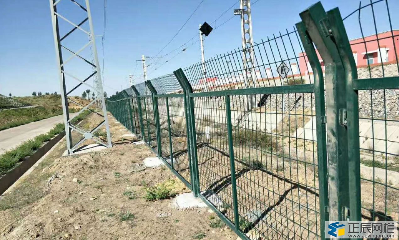 鐵路護(hù)欄網(wǎng)照片