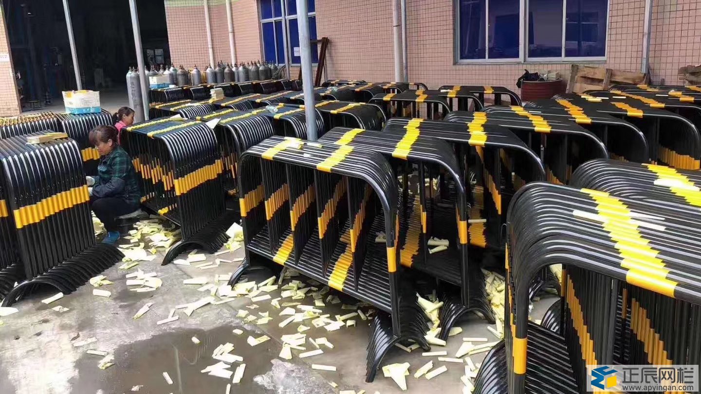 護(hù)欄網(wǎng)廠家現(xiàn)貨供應(yīng)