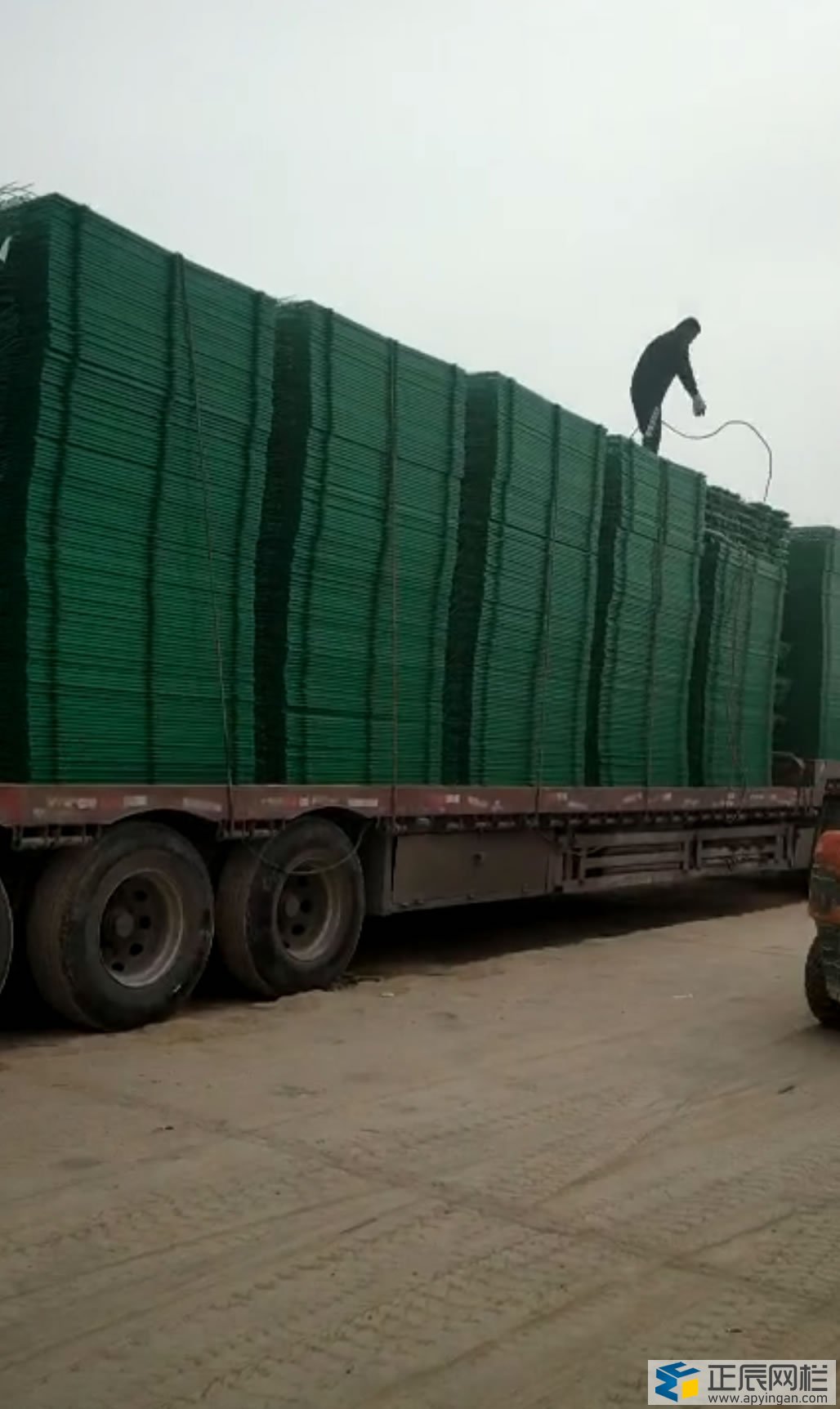 公路隔離柵護(hù)欄網(wǎng)