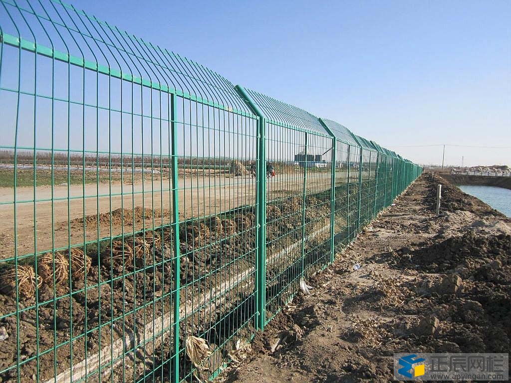 公路護(hù)欄網(wǎng)