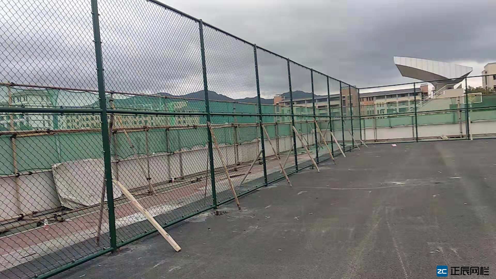 體育場護(hù)欄網(wǎng)哪里做的好?